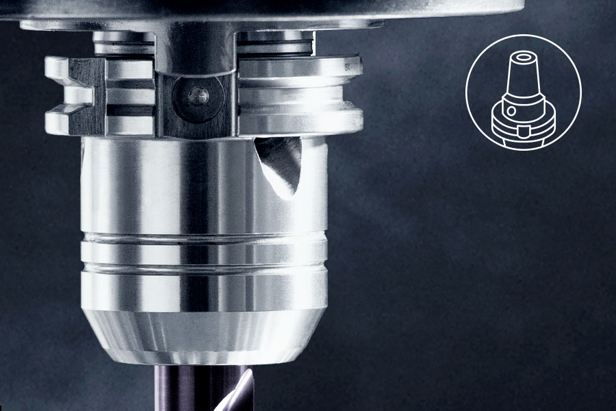 Spannmittel mit einem eingesetzten Metallbohrer bei der Maschinenbearbeitung
