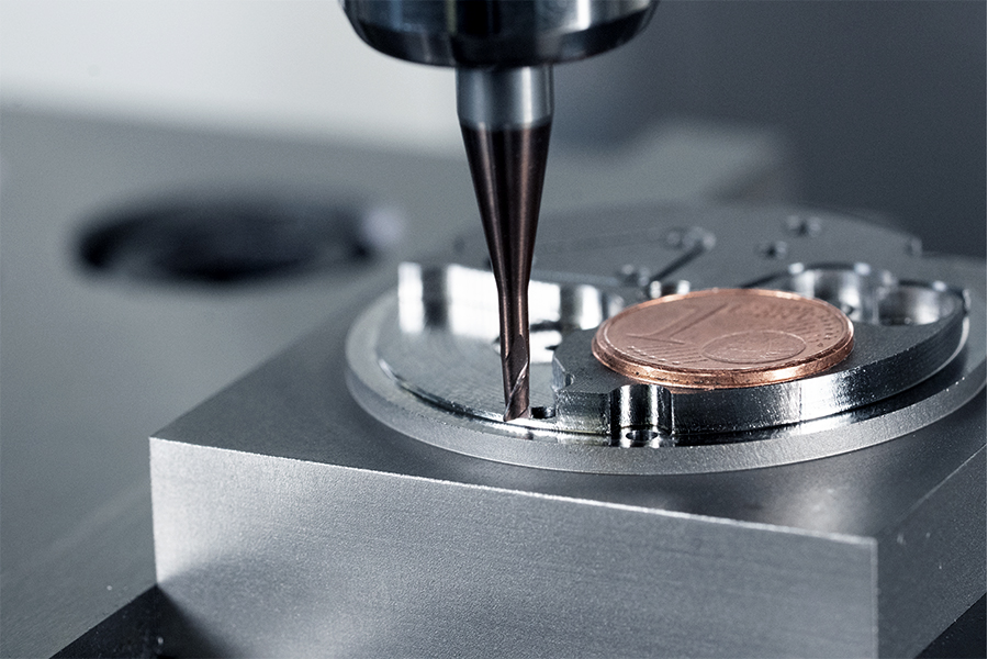 Präzisionswerkzeug in Aktion in der Feinmechanik