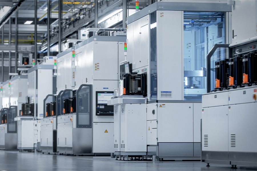 Modern production hall with high-tech mechanical engineering systems