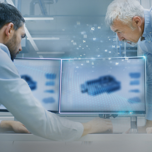 Zwei Ingenieure analysieren ein digitales 3D-Modell