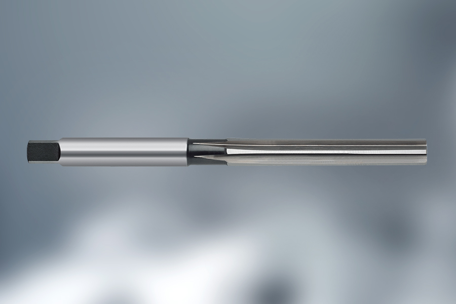 Reamer with cutting teeth and polished surface
