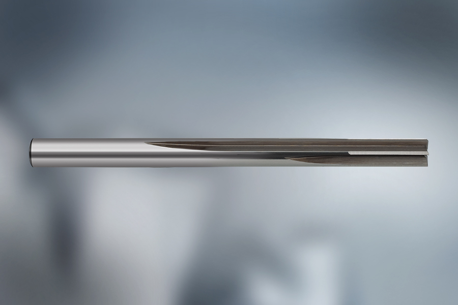 Face reamer with sharp cutting edges for flat surfaces