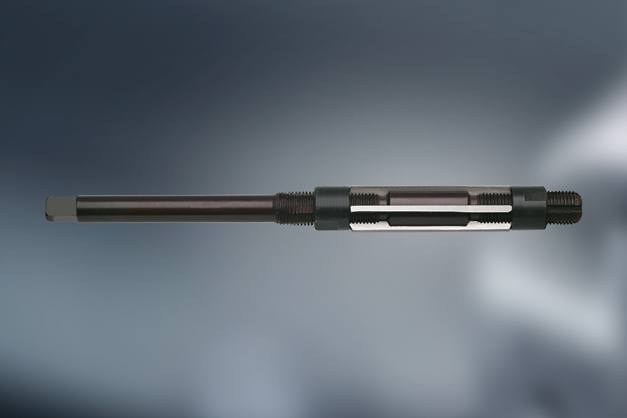View of an adjustable reamer with thread and adjustment keys