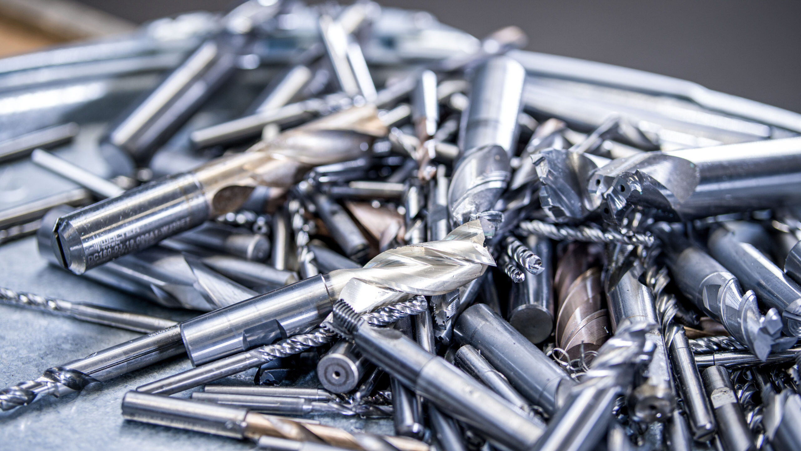 Hartmetallschrott Ein Haufen Hartmetallschrott