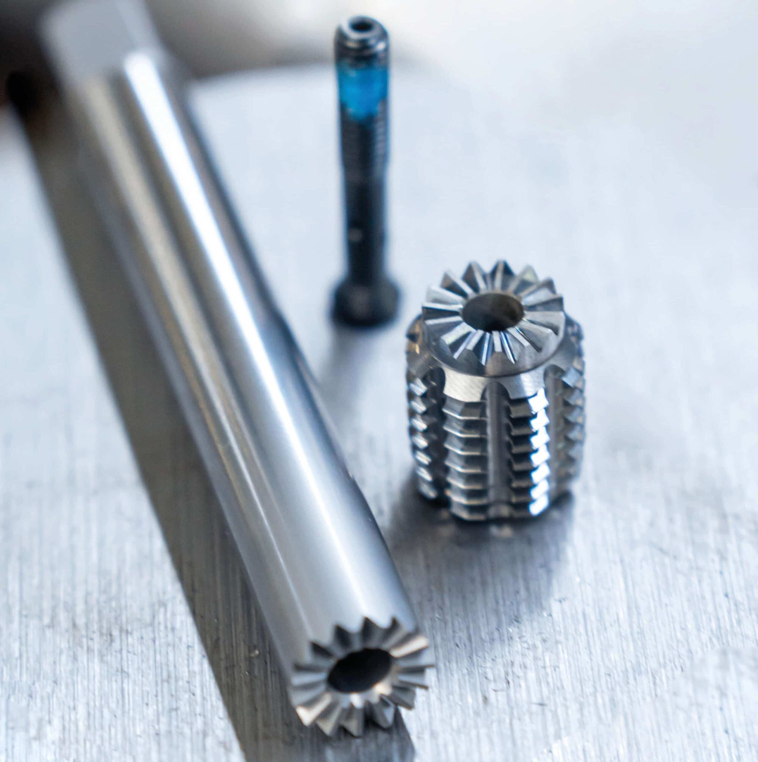 Die Bestandteile des modularen Gewindeformers auseinandergebaut