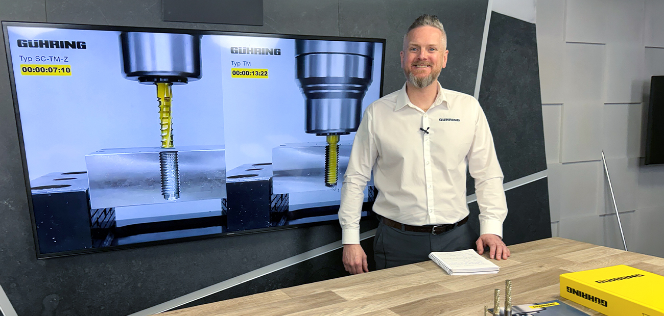 Gühring expert presenting a comparison of thread milling tools